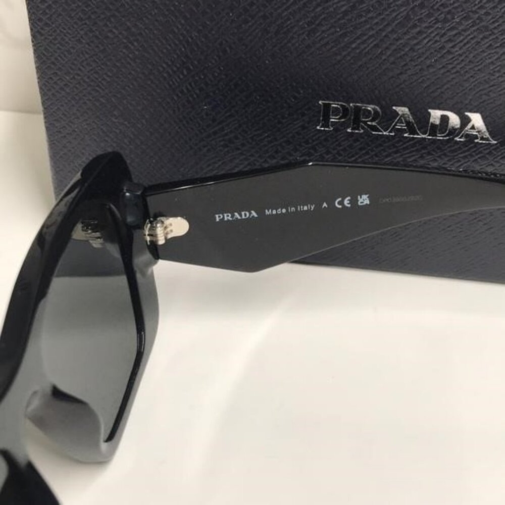 New Authentic Prada Chic Black Square Sunglasses SPR08Y 1AB-5S0 - Picture 11 of 12